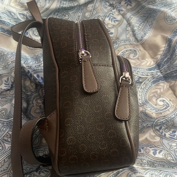 GUESS - small book bag - Picture 2 of 2